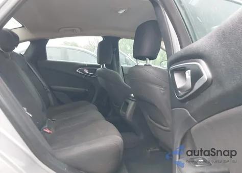 2015 Chrysler 200 Limited z USA, uszkodzony, nr VIN 1C3CCCAB8FN700919